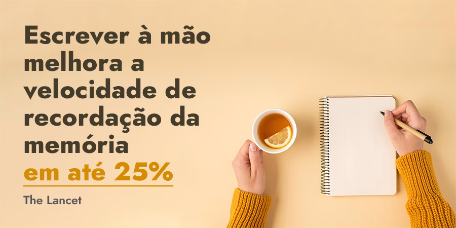 Como melhorar a memória e a concentração de forma natural - First person top view photo of female hands in yellow pullover w Como melhorar a memória e a concentração de forma natural - First person top view photo of female hands in yellow pullover w