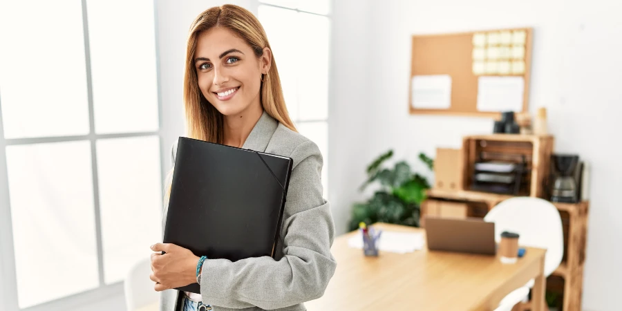 Dicas para prevenir dores nas costas no local de trabalho - AdobeStock Dicas para prevenir dores nas costas no local de trabalho - AdobeStock