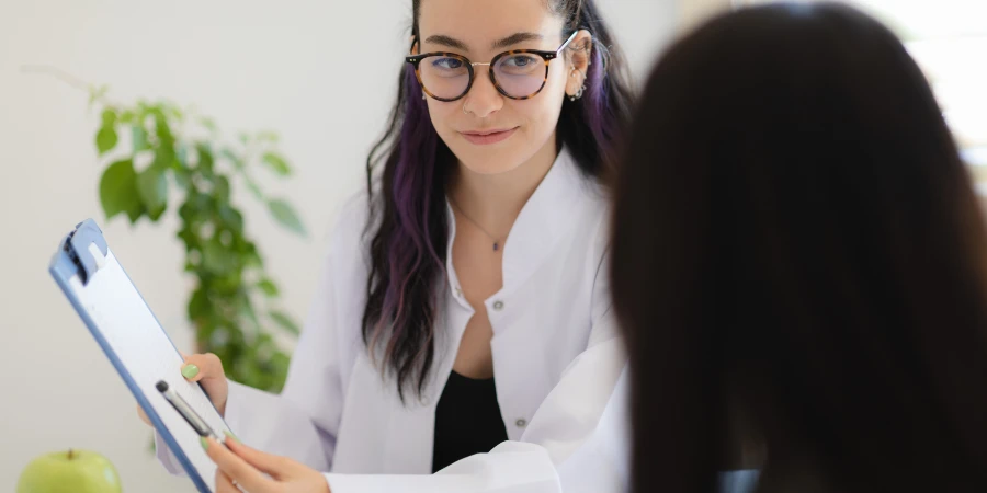 Dicas para prevenir dores nas costas no local de trabalho - AdobeStock Dicas para prevenir dores nas costas no local de trabalho - AdobeStock