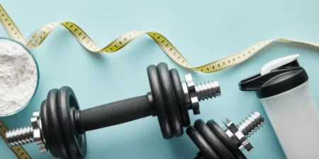 O que acontece se eu tomar proteína ou creatina sem me exercitar? - AdobeStock