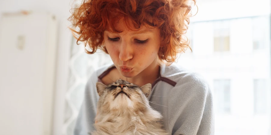 14 Maneiras de Aliviar o Estresse e a Ansiedade - spend time with your pet
