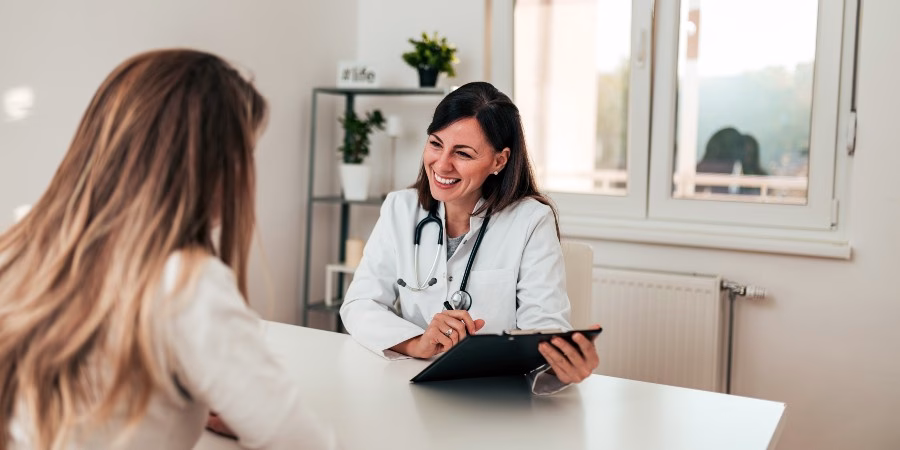 Inositol 40:1 - Para Que Serve, Benefícios e Como Tomar - doctor female patient Inositol 40:1 - Para Que Serve, Benefícios e Como Tomar - doctor female patient