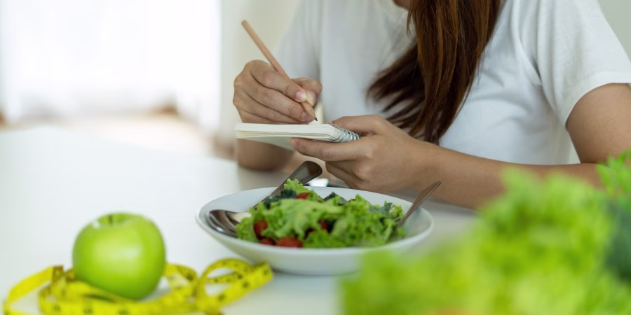 11 Melhores Remédios para Pernas Inchadas - swollen feet diet