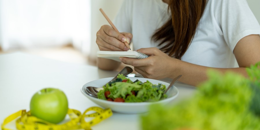 11 Melhores Remédios para Pernas Inchadas - swollen feet diet