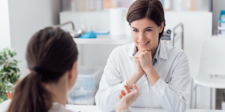 11 Melhores Remédios para Pernas Inchadas - swollen feet see a doctor